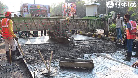 While concretizing in Kavyaratnavali Chowk.
