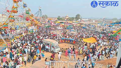 The rush on Friday to buy various items during the Yatra festival. crowd at the entertainment venue in the Yatrotsav area.