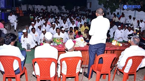 government should pay attention to problem of milk producing farmers Dr Deshmukh solapur