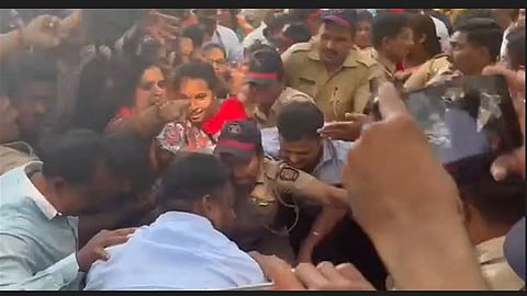 Pune University : विद्यार्थी संघटनांमधील हाणामारीनंतर दोन्ही बाजूने आक्रमक आंदोलने