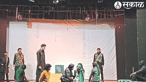 An episode from the play umed.