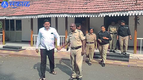 A team of anti-corruption department escorting the subedar and two women police personnel who were arrested while accepting bribes from the jail.