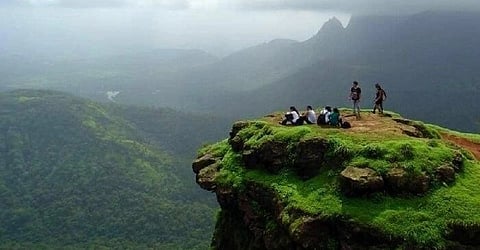 Matheran: ट्रेकिंग करताना पाय घसरला अन् पडली थेट खोल दरीत.. ७ तासांच्या थरारक प्रयत्नानंतर रेस्क्यू टीमने सुखरूप वाचवलं!