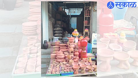 Pottery available in shops in Gul Bazar area.
