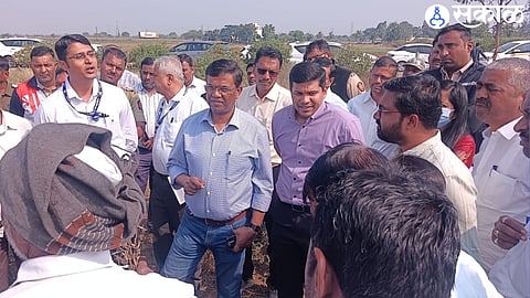 Central committee inspecting soybean millets burnt due to lack of water at Khambale Bhokani.