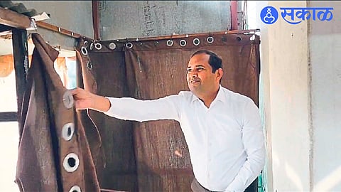 MLA Mangesh Chavan while removing curtains in 'dark room' in u s cafe