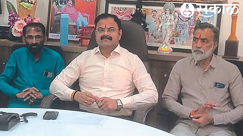 MLA Kishore Patil giving information regarding development works at Shivalaya Liaison Office. Neighbors Raosaheb Patil, Sharad Pate, Kishore Barwakar, Sanjay Gohil, Sunil Patil Bandu Chaudhary etc.