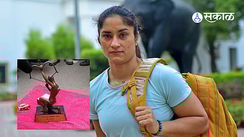 Gold medalist Vinesh Phogat left her Arjuna and Khel Ratna Awards on the pavement of Kartavya Path in New Delhi