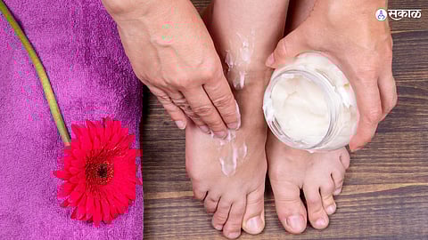 Skin Care : हिवाळ्यात त्वचेची काळजी घेण्यासाठी असे बनवा घरगुती बॉडी बटर