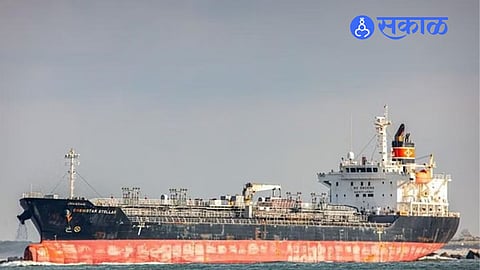 Drone Attack: इस्राइली व्यापारी जहाजावर भारतीय बंदरात ड्रोन हल्ला! नौदलानं मदतीसाठी पाठवली कुमक