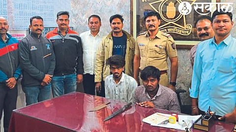 Inspector Jaipal Here along with the team that arrested the duo with a sharp knife and a chopper.
Swapneel aka Golu Thakur and Nishant Chaudhary
