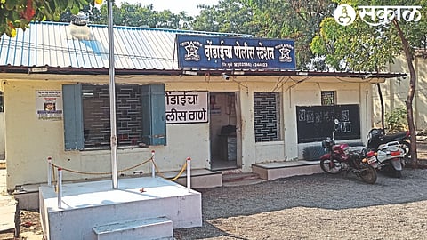 Dondai police station building.