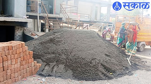 Varangaon (T. Bhusawal) : A sand pile in front of a building.