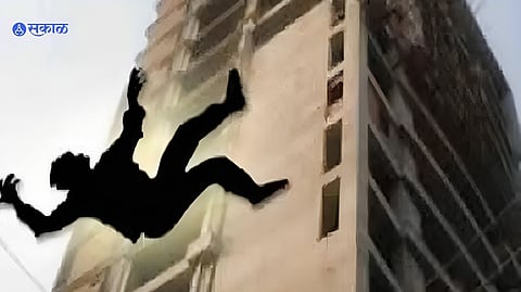 Navi Mumbai: टाकी साफ करणाऱया कामगाराचा चौथ्या मजल्यावरुन पडून मृत्यू