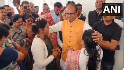 Former Madhya Pradesh CM Shivraj Singh Chouhan women supporters got emotional watch video