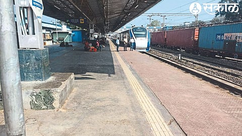 Railway junction station platform