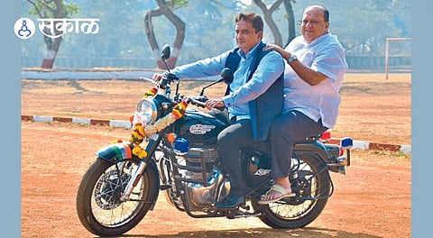 Hasan Mushrif and Dhananjay Mahadik Bullet Ride