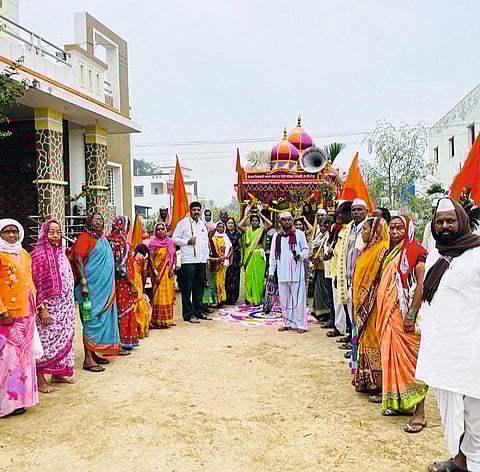 तळेगाव ढमढेरे येथे सावता माळी दिंडीचे स्वागत