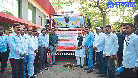 Minister Chhagan Bhujbal, officers and office bearers at the inauguration of Fire Brigade's Bamba.