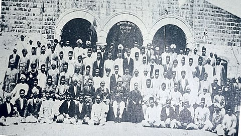 in maharashtra first put national flag solapur nagar palika british action on 7 proud moment for solapur