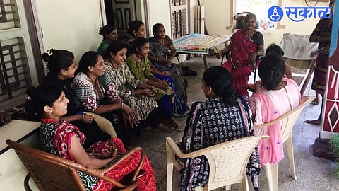 womens Talking File Photo