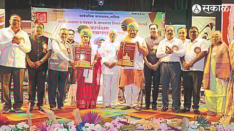 Union Minister of State for Health Dr. Dr. Bharti Pawar awarded by gurumauli