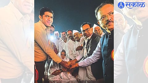 while accepting the coconut for next year's program from Yashoda Akka in the rotating coconut program held here. MP Dr. Subhash Bhamre, Dr. Seshrao Patil and villagers