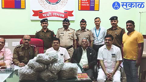 Smuggling of 8 kg of ganja from railway station jalgaon crime news