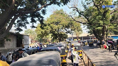 Panvel News: रिक्षाचालकांवर कारवाई करण्याची हिम्मत काेणी दाखवेल का?