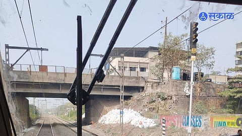 Mumbai Local: मोटरमनच्या सतर्कतेमुळे टळला मोठा अपघात; मात्र सिग्नल यंत्रणेचा दोष चव्हाट्यावर