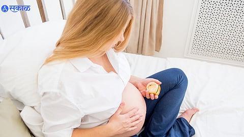 Skin Care Tips : स्ट्रेच मार्क्स घालवण्यासाठी घरच्या घरी तयार करा बॉडी स्क्रब, जाणून घ्या पध्दत!