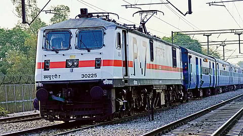 Kolhapur To Hazrat Nizamuddin Express Train Cancelled