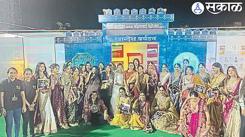 A group of women visiting a gallery set up to promote tourism at Bahinabai Mahotsav.