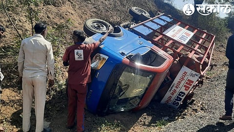 Vehicle transporting gas overturned near Brahmanpada village no loss of life Nashik Accident