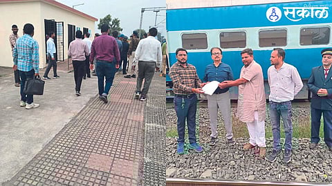 Railway officials during inspection regarding drinking water system. In the last picture, Dada Marathe, Roshan Tatia, giving a statement to Railway Officer Miraj Verma about starting fast trains.