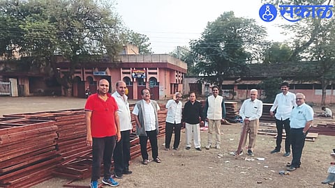 Officials of Marathi Vadmay Mandal present on the occasion of building the auditorium.