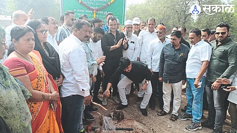 Farooq Shah laying the groundwork for the Martyr Memorial at Police Headquarters.