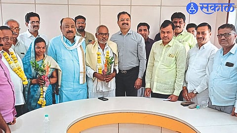 MLA Kishore Patil, former MLA Dilip Wagh, Ganesh Patil, Prakash Patil on the felicitation of the unopposed elected directors of Shetkari Sangh.