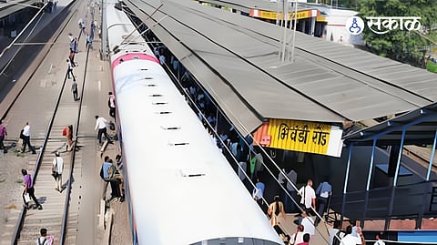 Railway: भिवंडी-वसई दरम्यान गाड्यांअभावी प्रवाशांचे हाल 