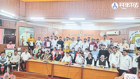 MLA Suresh Bhole, Commissioner Dr. Vidya Gaikwad and office bearers along with the appointed employees.