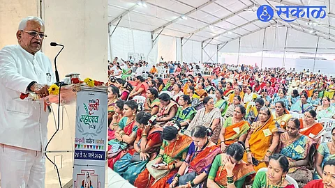 Gurumauli Annasaheb More speaking at the inauguration of the Agricultural Festival. Crowds present nearby.