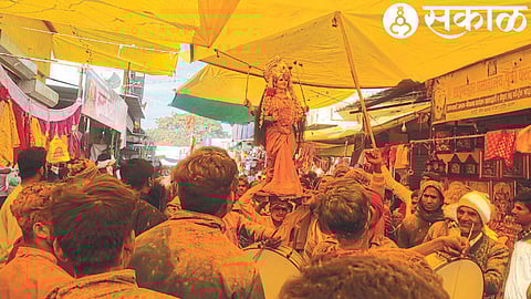 Devotees from Malegaon met Jejuri Khanderaya and brought the idol of Banubai to Chandanpuri temple.