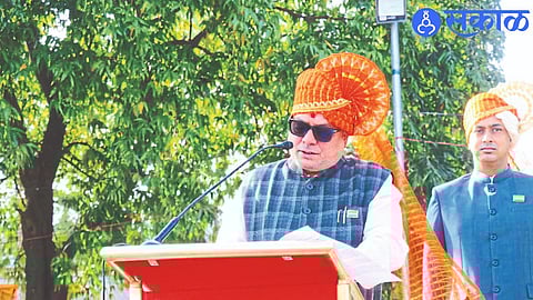 Guardian Minister Gulabrao Patil speaking at the Republic Day program on Friday. Neighbor Collector Ayush Prasad.