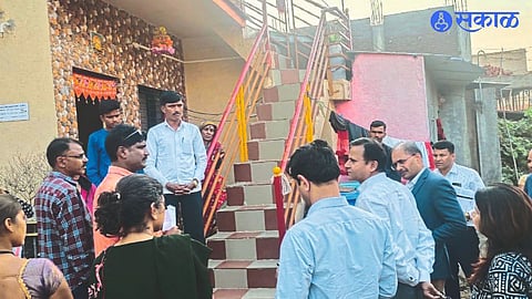 Gaya Prasad, Deputy Director General of the Government of India while interacting with the Gharkul beneficiaries of Khambale village on Monday