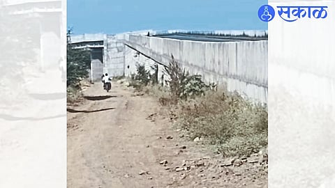 Stalled road work near the flyover.
