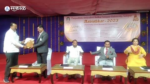 सुभाष भोसले याचे शोध निबंधास प्रथम क्रमांक ; पुण्यश्लोक अहिल्यादेवी होळकर सोलापूर विद्यापीठ
