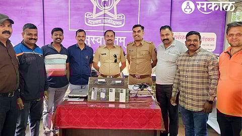 Mobile phones seized from Jalgaon district by the police here. Staff including Assistant Police Inspector Kiran Patil, Ujwal Singh Rajput etc.