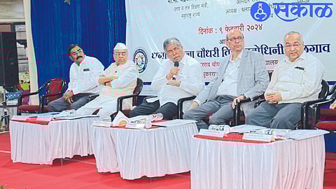 Minister of Higher and Technical Education Chandrakant Patil while giving instructions in the joint deliberation meeting of the president and secretary of the educational institution. MLA Shirish Chaudhary, Secretary P.R. Chaudhary, Vice-Chancellor V. L. Maheshwari, Anil Rao.