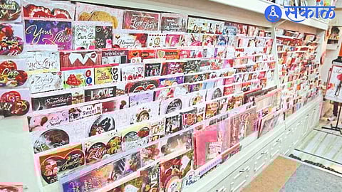 Various greeting cards entered the market on the occasion of 'Valentine's Day'.