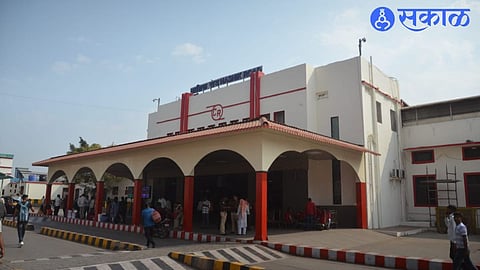 NasMain entrance of railway stations.hik road Railway Station